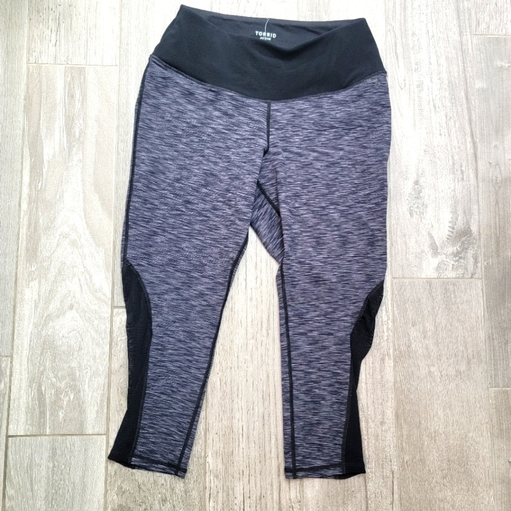 NWT Torrid Capri Leggings 0